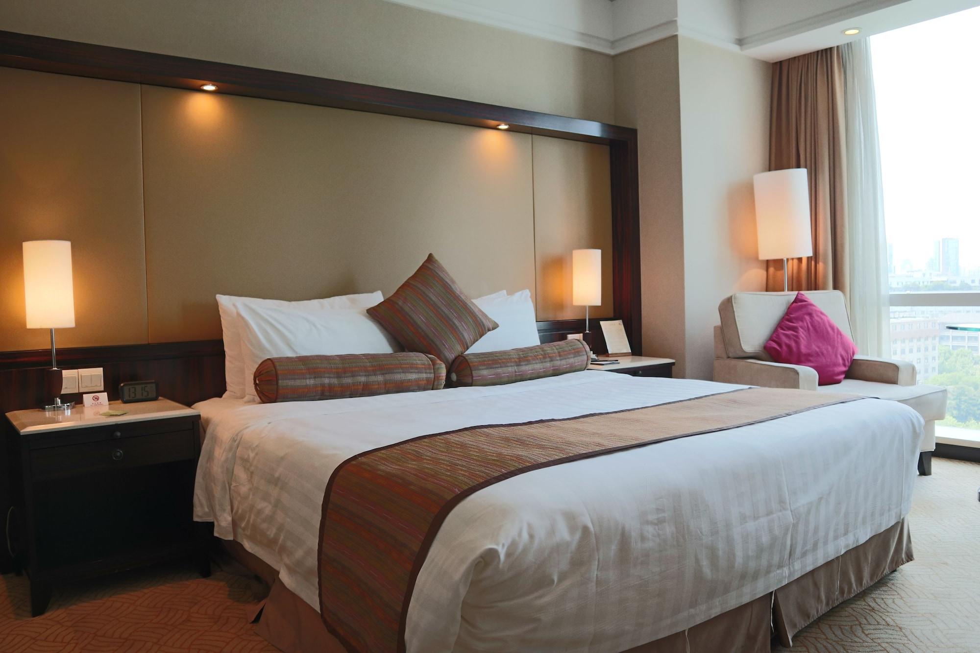 Howard Johnson Huaihai Hotel Shanghai Exterior photo