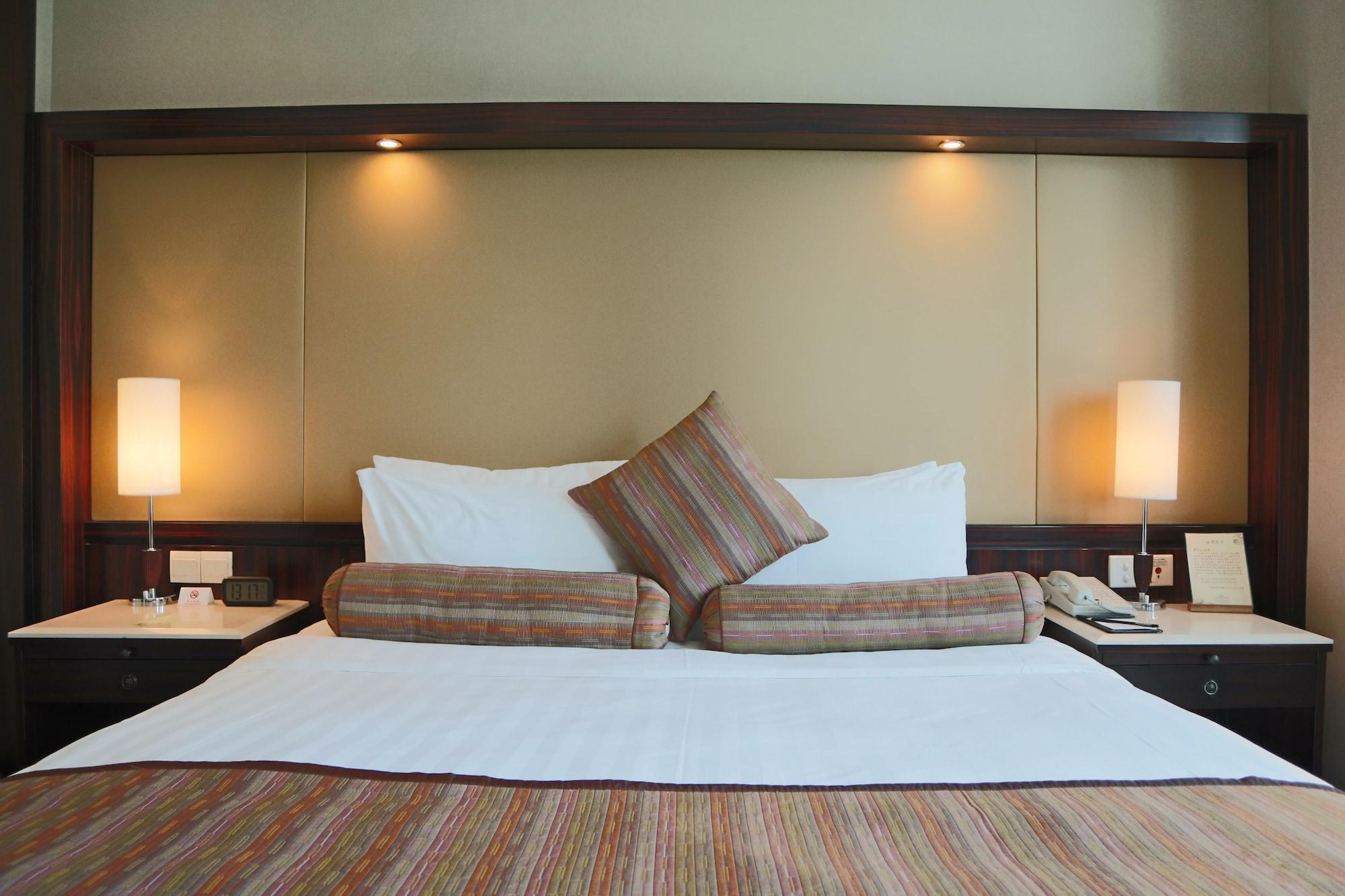 Howard Johnson Huaihai Hotel Shanghai Exterior photo