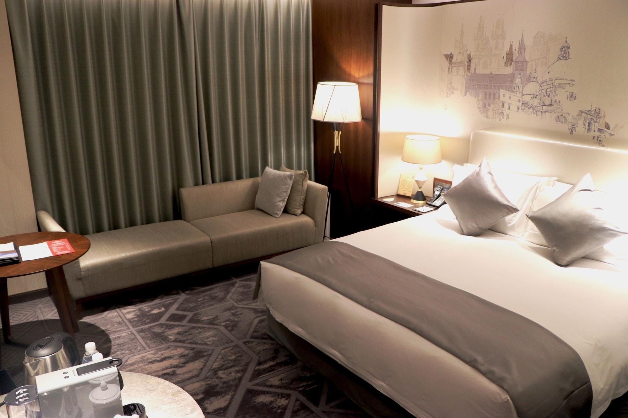 Howard Johnson Huaihai Hotel Shanghai Exterior photo