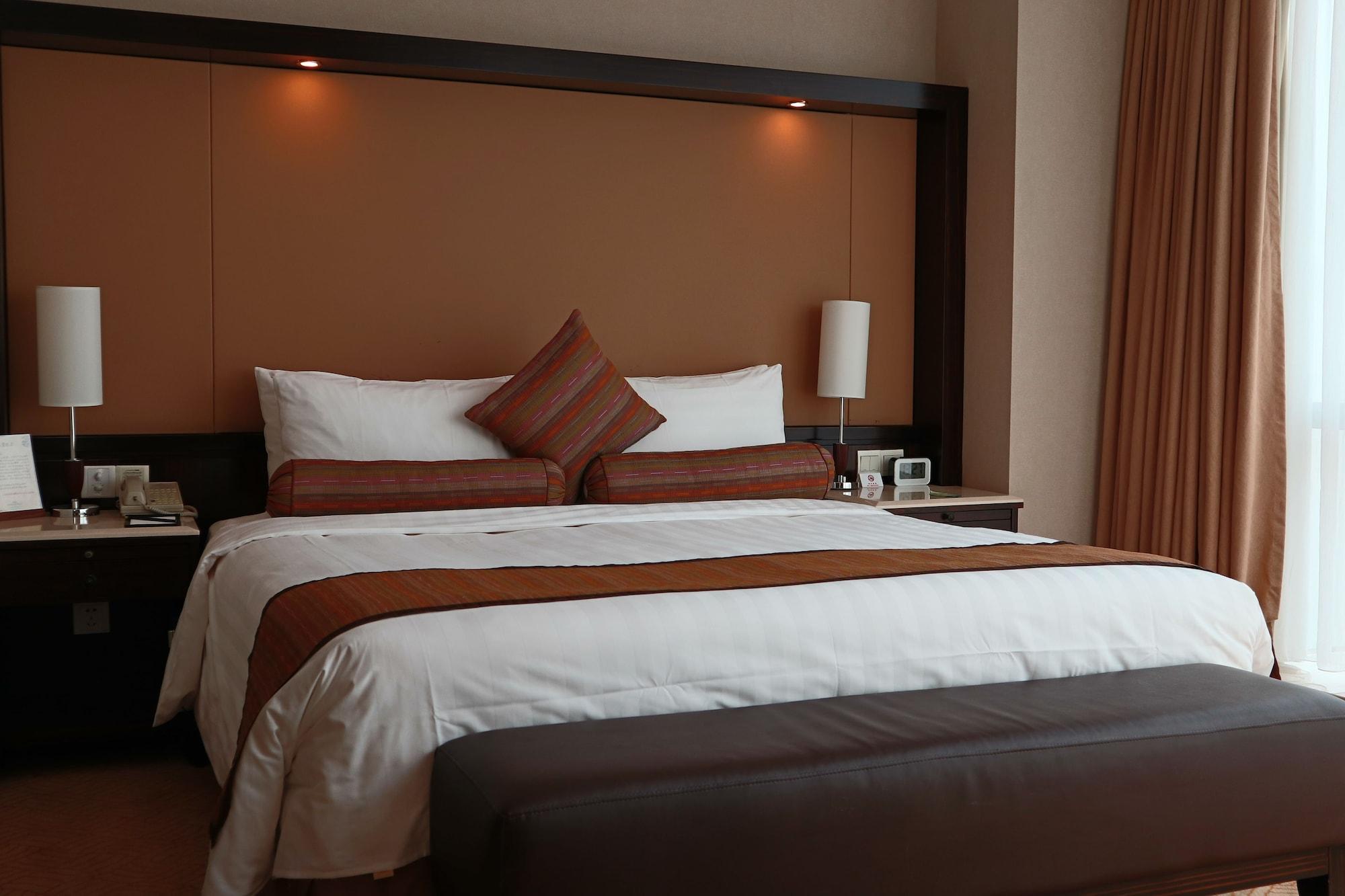 Howard Johnson Huaihai Hotel Shanghai Exterior photo