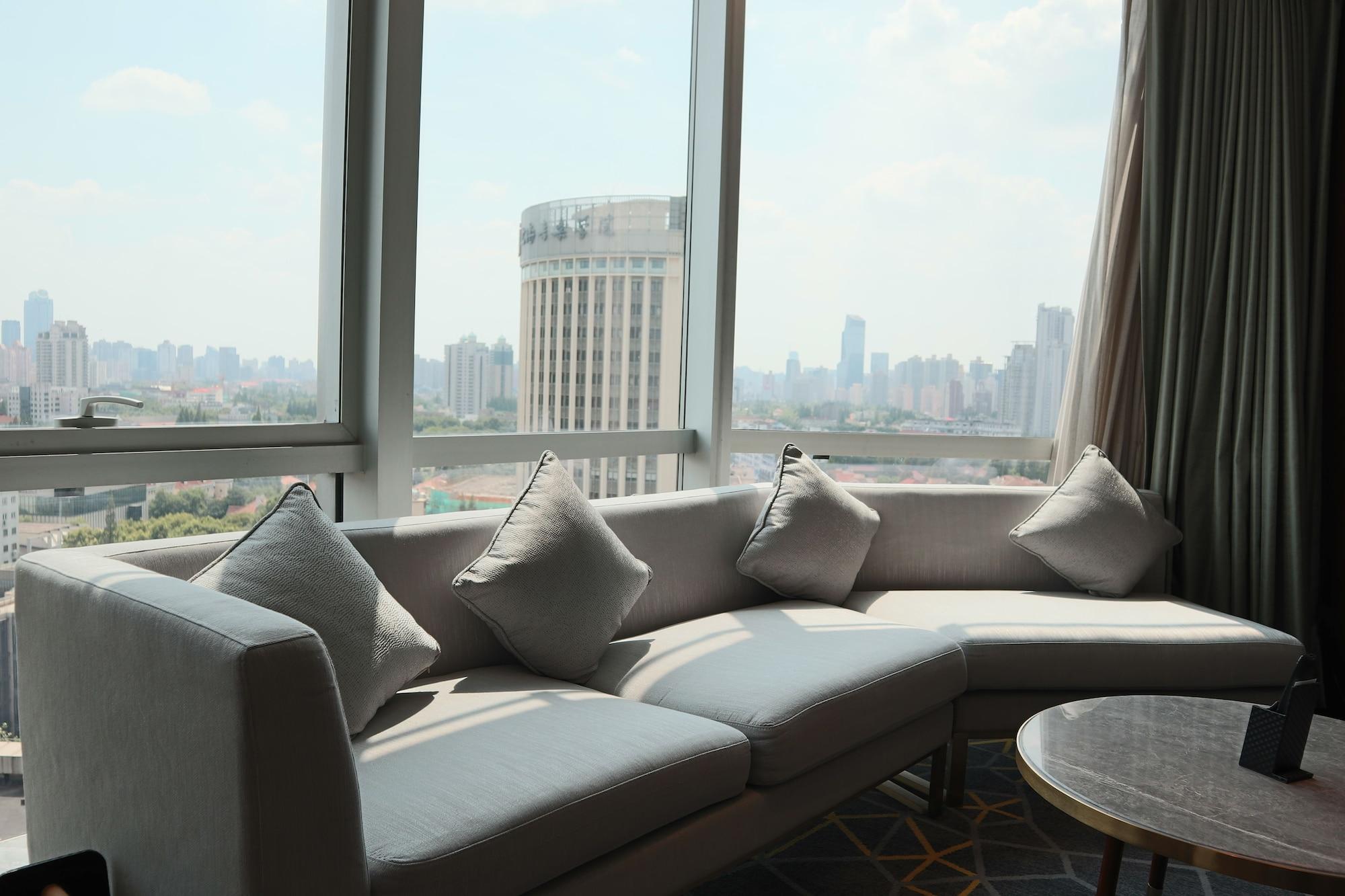Howard Johnson Huaihai Hotel Shanghai Exterior photo