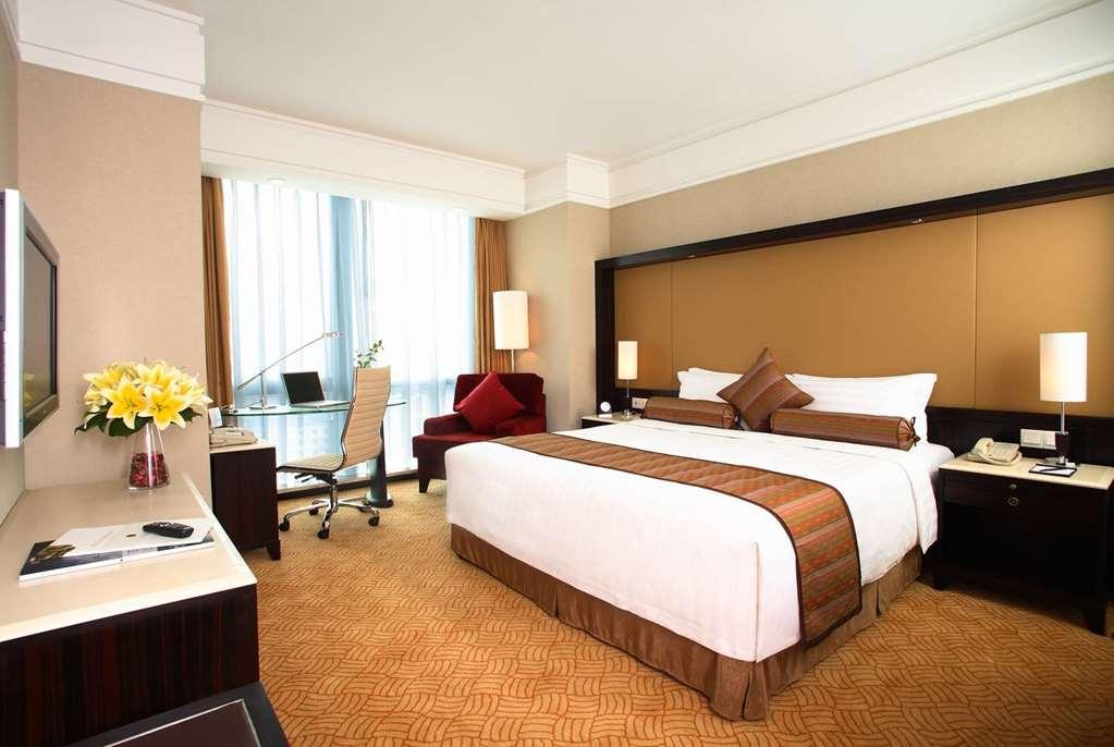 Howard Johnson Huaihai Hotel Shanghai Room photo