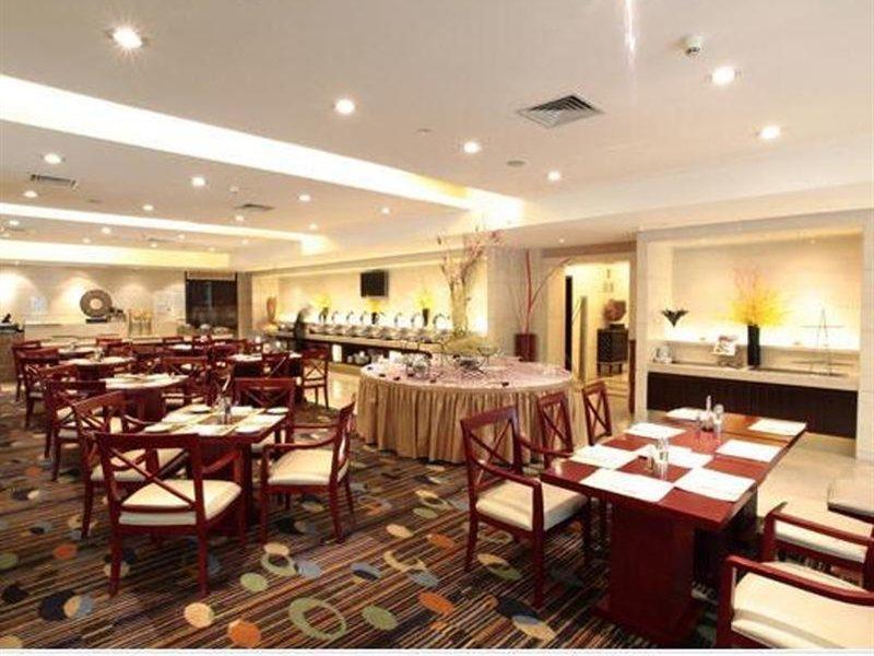 Howard Johnson Huaihai Hotel Shanghai Exterior photo