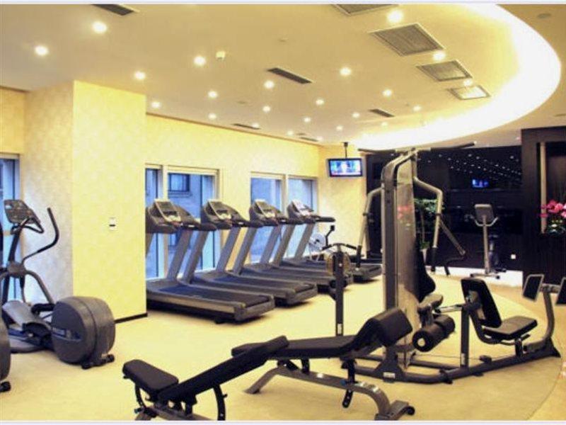 Howard Johnson Huaihai Hotel Shanghai Exterior photo
