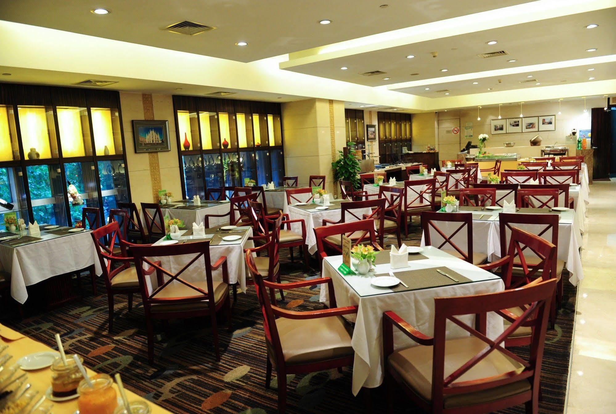 Howard Johnson Huaihai Hotel Shanghai Exterior photo