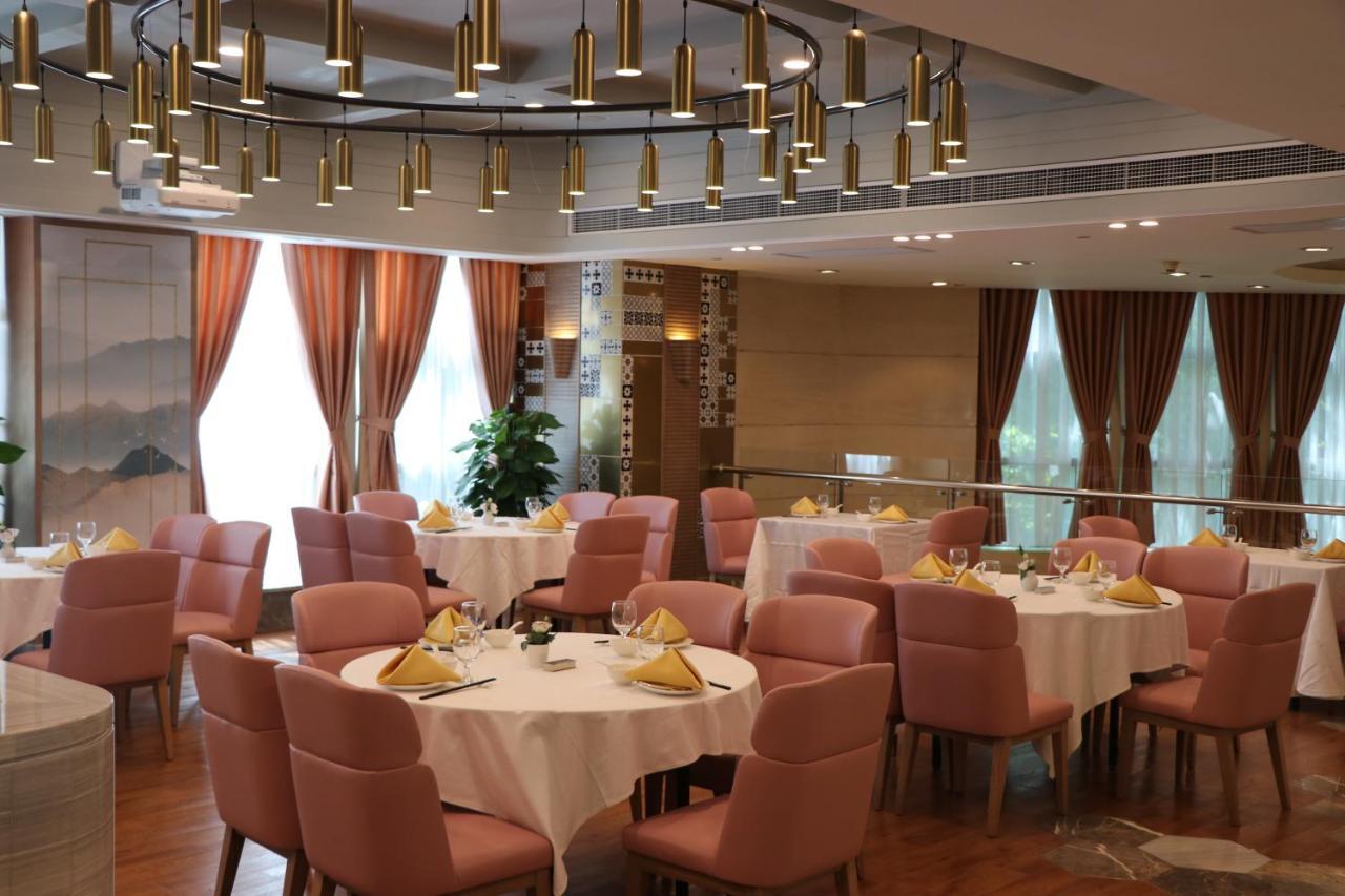 Howard Johnson Huaihai Hotel Shanghai Exterior photo