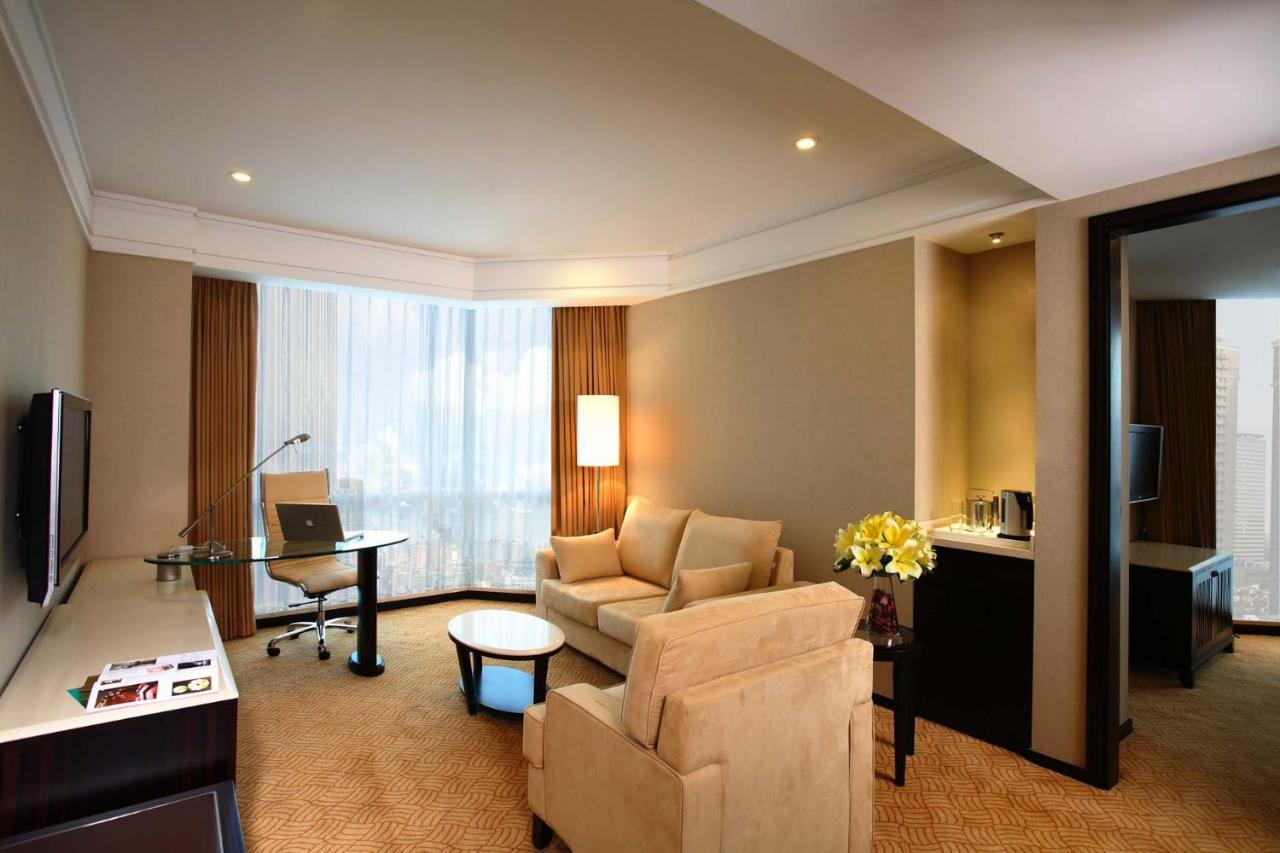 Howard Johnson Huaihai Hotel Shanghai Exterior photo